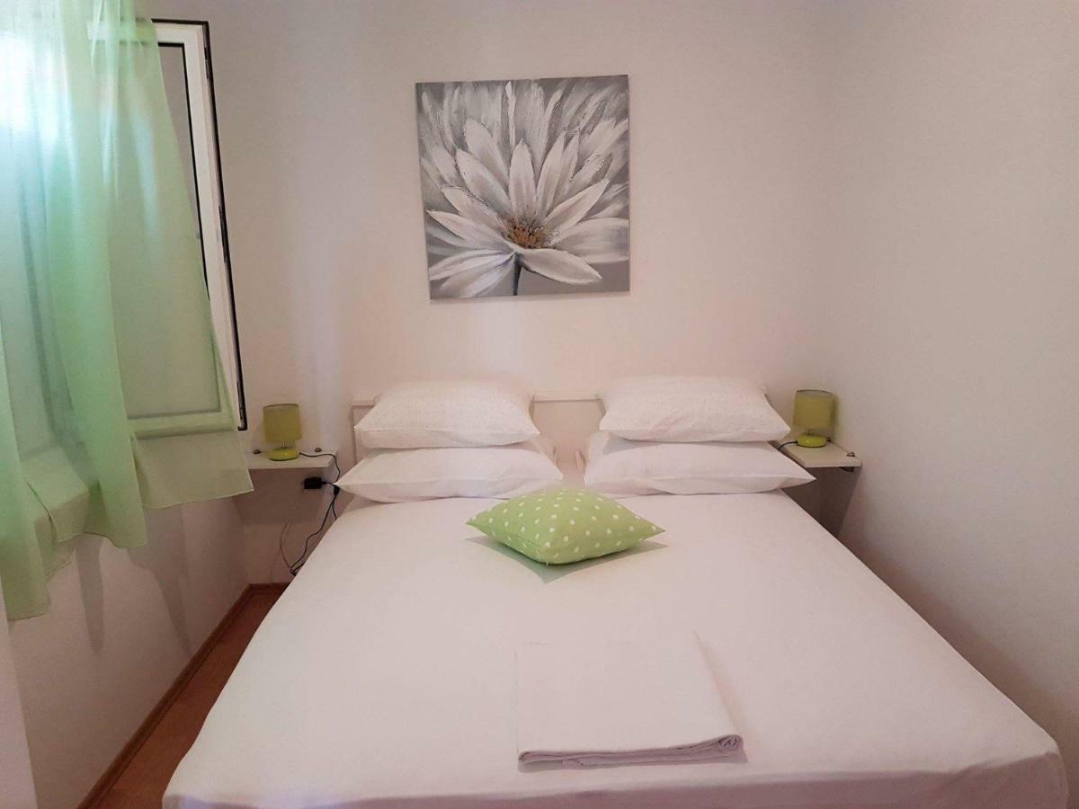 Apartment Tempera Povlja  Buitenkant foto