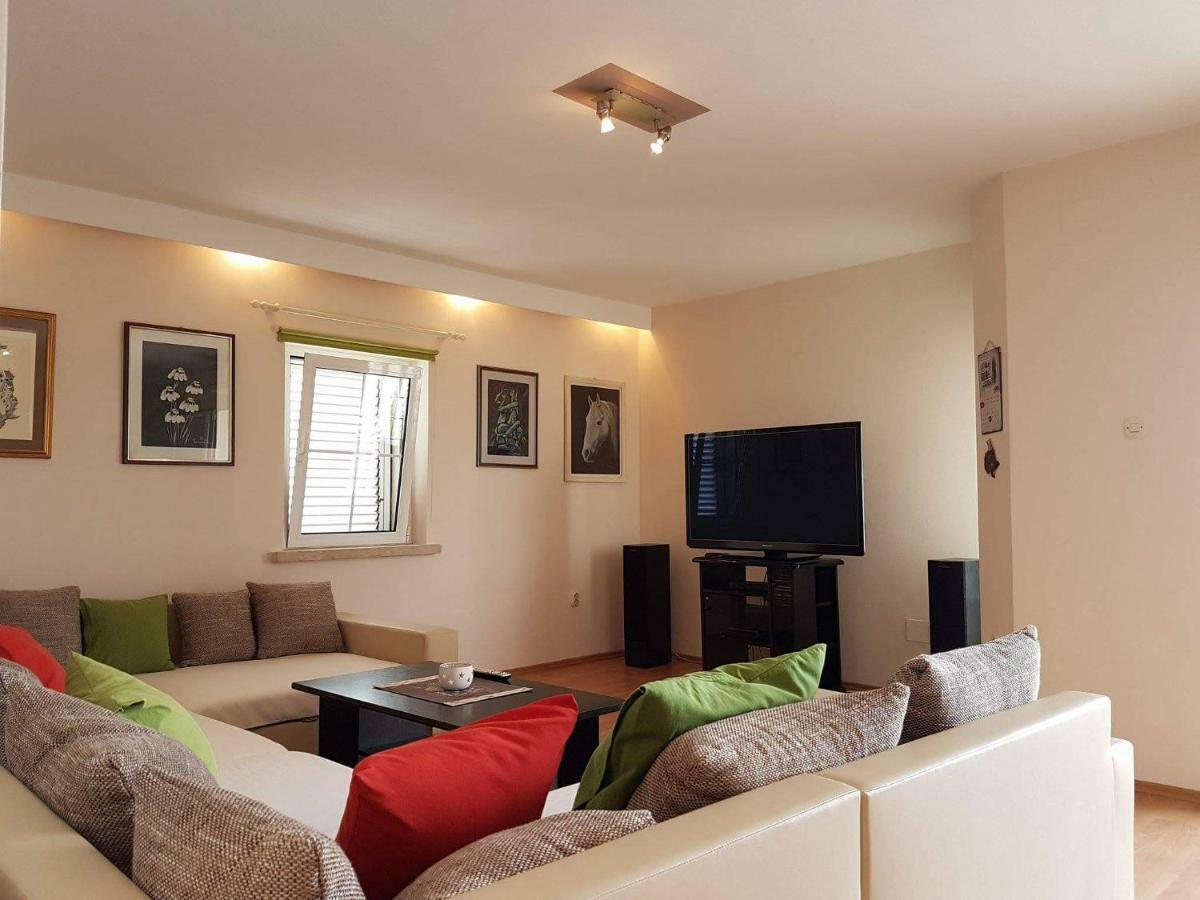 Apartment Tempera Povlja  Buitenkant foto